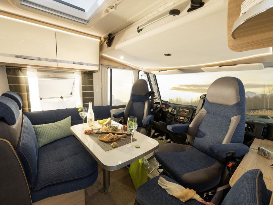 Интерьер Dethleffs Globebus GT I 2016 года  (фото 6 из 10)